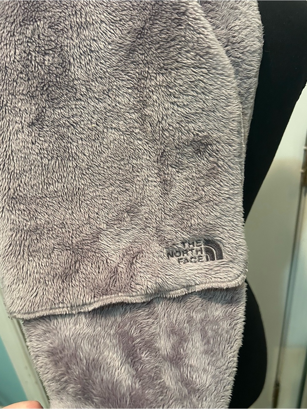 The North Face Fuzzy Fleece Scarf Unisex Embroidered Logo Winter Outdoor Gray